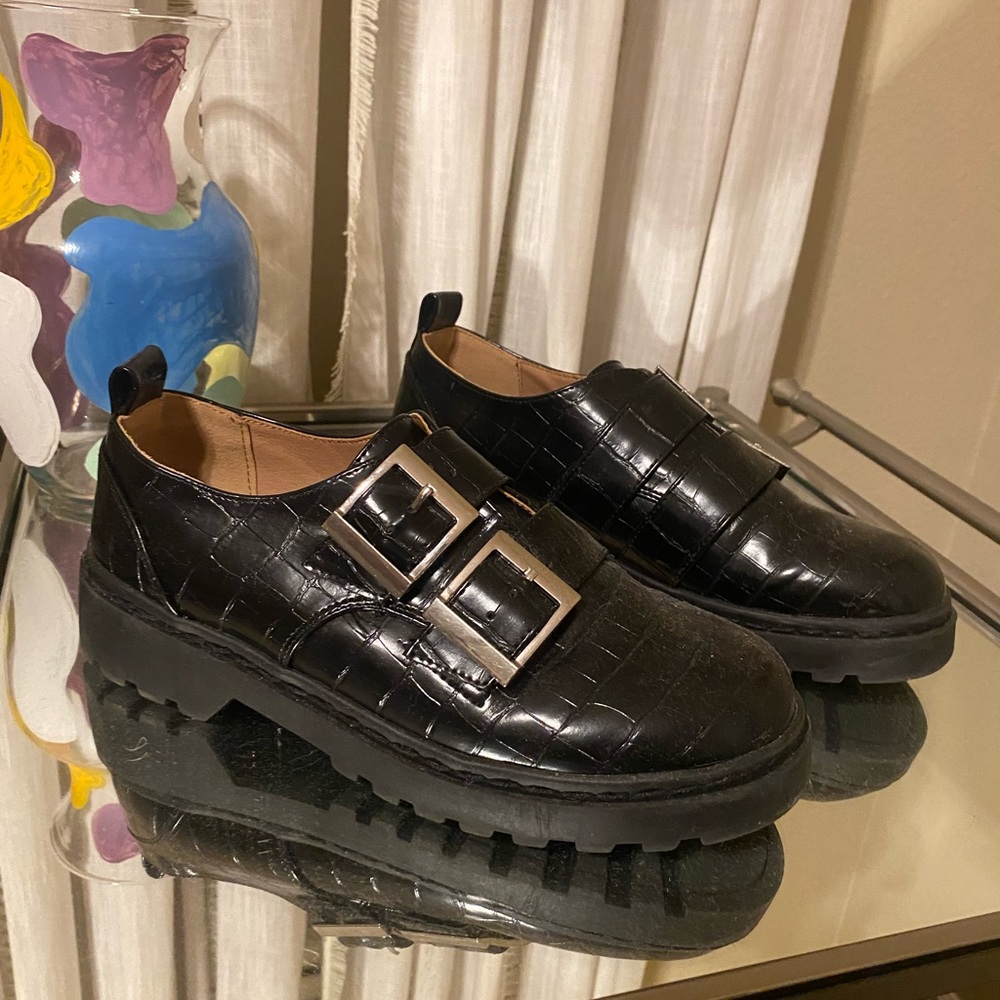 VINTAGE BLACK BUCKLE LOAFERS